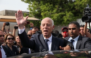استطلاعات تشير إلى فوز كبير لقيس سعيّد برئاسة تونس بنسبة 76.9 %