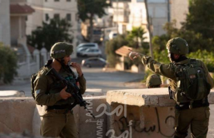بيت لحم: قوات الاحتلال تداهم محلات تجارية وتستجوب أصحابها