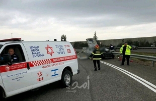 بالصور - مصرع رجل وإصابة اثنين في انفجار سيارة وسط إسرائيل