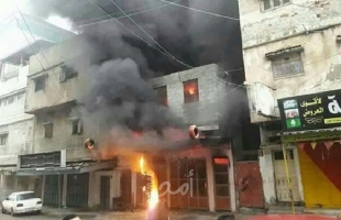 غزة: اندلاع حريق في محل لبيع إطارات السيارات في الشجاعية