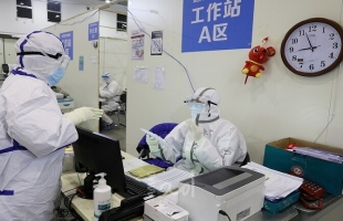 الصين: أعداد وفيات "كورونا" اليومية تنخفض والفايروس يقتل "مدير مستشفى" في ووهان