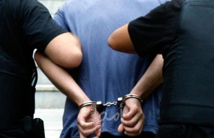 شرطة نابلس تلقي القبض على مطلوبين صدرت بحقهم مذكرات قضائية