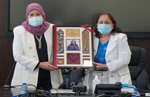 لجنة المرأة العربية تمنح وزيرة الصحة الفلسطينية جائزة التميز للمرأة العربية في مجال الطب