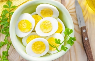 كيف تتناول البيض كوجبة صحية