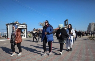 نساءٌ من غزة يمارسن "المشي" للتوعية بالرياضة- صور