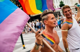 تحقيق في "عمل إرهابي" وإلغاء مسيرة للمثليين بعد إطلاق نار في العاصمة النرويجية