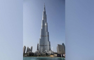 برج خليفة يتزين بتهنئة خاصة لنادي الزمالك "بطل الدوري"