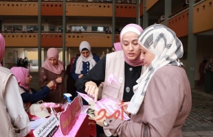 غزة: صحة المرأة تُسيِّر "قافلة وردية" لتشجيع  النساء على الكشف المبكر لسرطان الثدي 