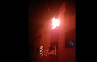 طواقم الدفاع المدني تسيطر على حريق في شقة سكنية بمخيم النصيرات وسط قطاع غزة - فيديو