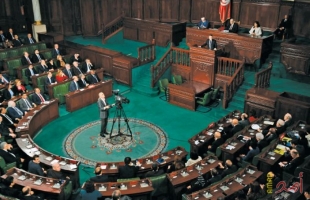 الرئيس التونسي سعيد يمدد تجميد عمل البرلمان حتى إشعار آخر