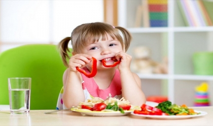 أكلات مهمة لنمو الطفل وتغذيته