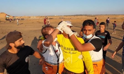 بالصور: في الجمعة الـ 79 لمسيرات كسر الحصار: إصابة (97) مواطناً منهم (45) طفلاً وامرأتان