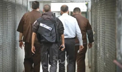 مركز فلسطين: تعذيب الأسرى يتم بمشاركة الجهات القضائية والأمنية والطبية للاحتلال