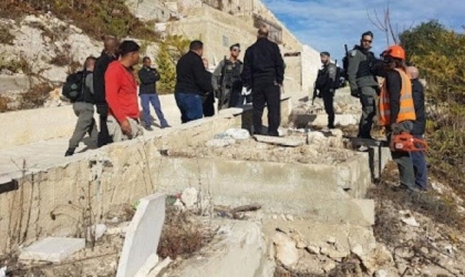 شرطة الاحتلال تجدد منع السفر لمقدسي وتجري أعمال حفر في المقبرة اليوسفية