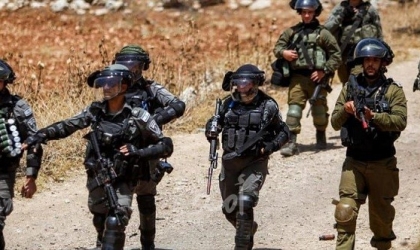 جيش الاحتلال يعتقل سيدتين من الأقصى ويزيل الأعلام الفلسطينية في طولكرم