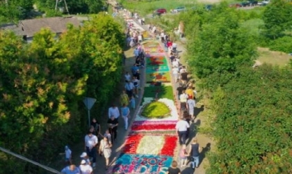 سجادات الورود في بولندا تقليد تتوارثه الأجيال