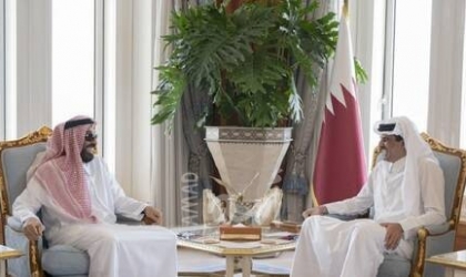 أمير قطر يستقبل مستشار الأمن الوطني الإماراتي