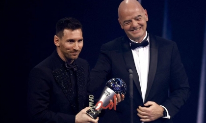 ليونيل ميسي يتوج بجائزة أفضل لاعب في العالم THE BEST