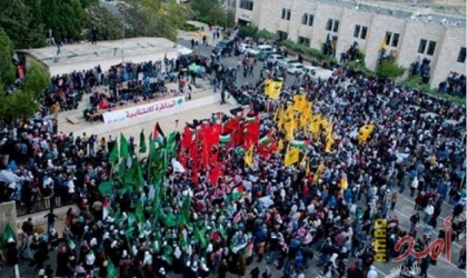رام الله: نقابة "موظفي بيرزيت" تدعو لاتخاذ إجراءات بحق الطلبة المعتدين على المتظاهرين