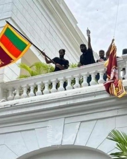 تنصيب رئيس الوزراء في سريلانكا رئيساً مؤقتاً