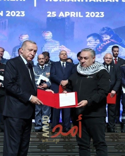 أردوغان يكرم دولة فلسطين ويمنح فريقها للتدخل والاستجابة العاجلة وسام الجمهورية للتضحية