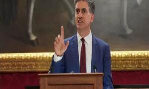 ميليباند: بريطانيا لن تقف مكتوفة على تدمير حل الدولتين وتهجير الفلسطينين..ومدينا عنف المستوطنين