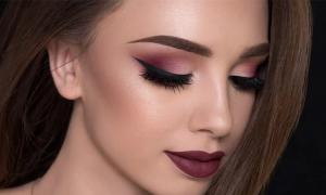 تعرفي على طرق وضع المكياج خلال الأشهر الباردة.. أهم حاجة الترطيب