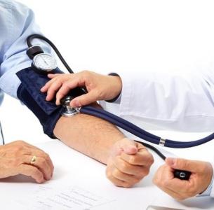 ابتكار جهاز صغير يعالج ضغط الدم من خلال الأذن