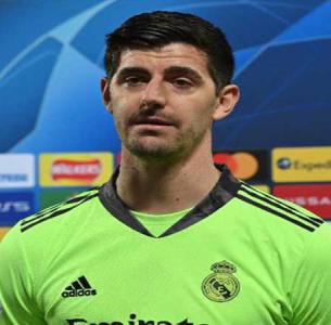 ريال مدريد يعلن غياب كورتوا عن الكلاسيكو ضد برشلونة بسبب الأنفلونزا