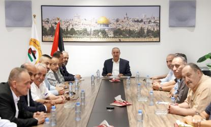 الشيخ يشدد على ضرورة تعزيز صمود المخيمات خلال استقباله لرؤساء اللجان الشعبية في الضفة