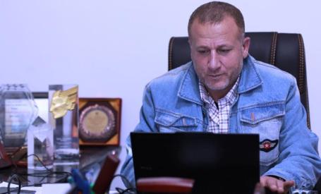 إنما الصحفي بأخلاقه والسياسي بمبادئه